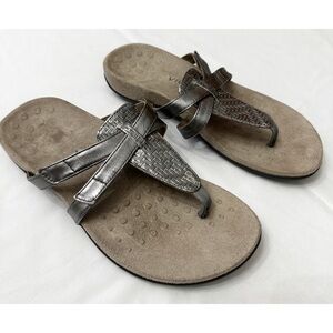 Vionic Women's Karley Vio-Motion Insole Sandal Silver Tumbled - 8